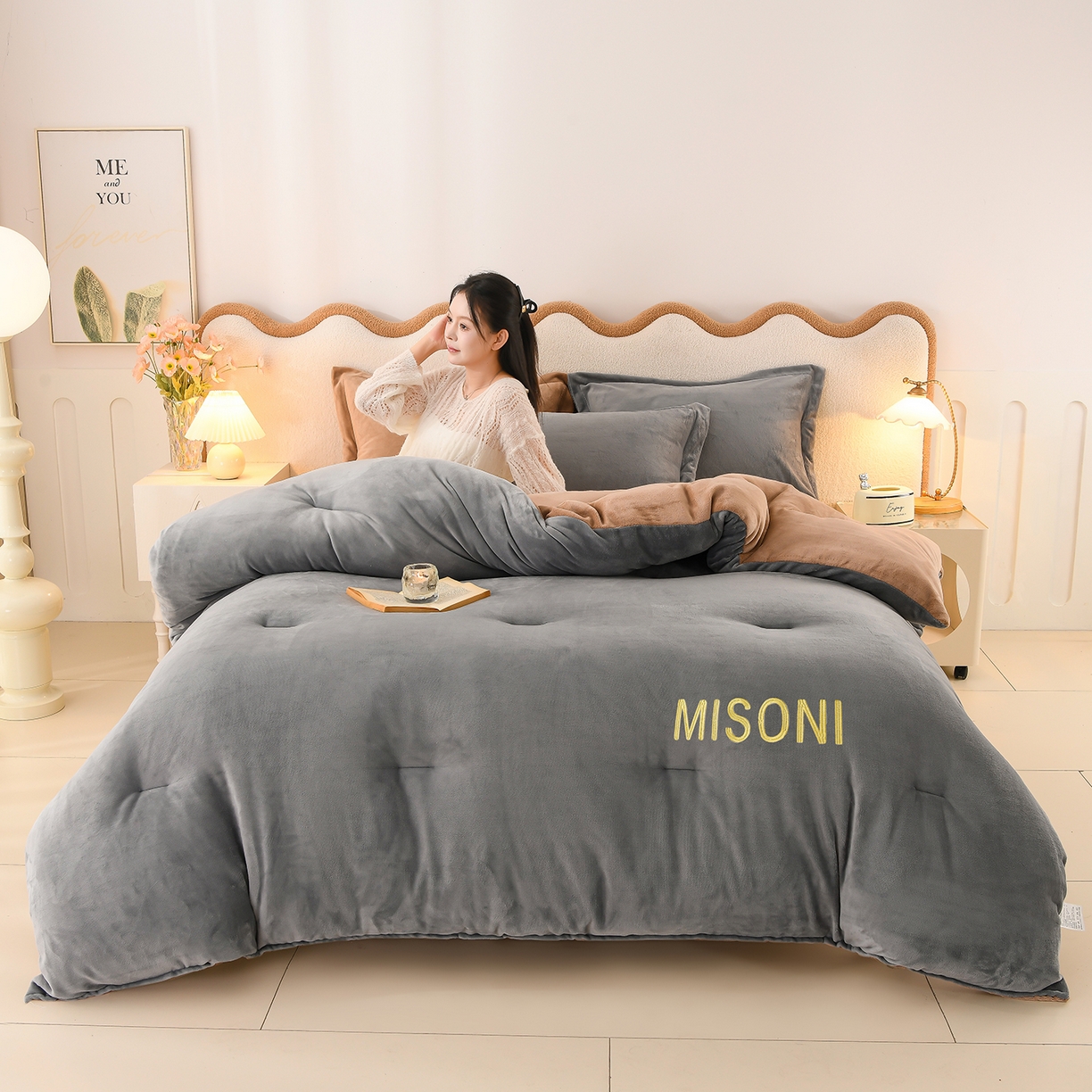 91家纺网 家纺一手货源 找家纺 锦逸家居 2025新款亲肤舒适牛奶绒羽丝棉冬被被子被芯 烟灰+卡其