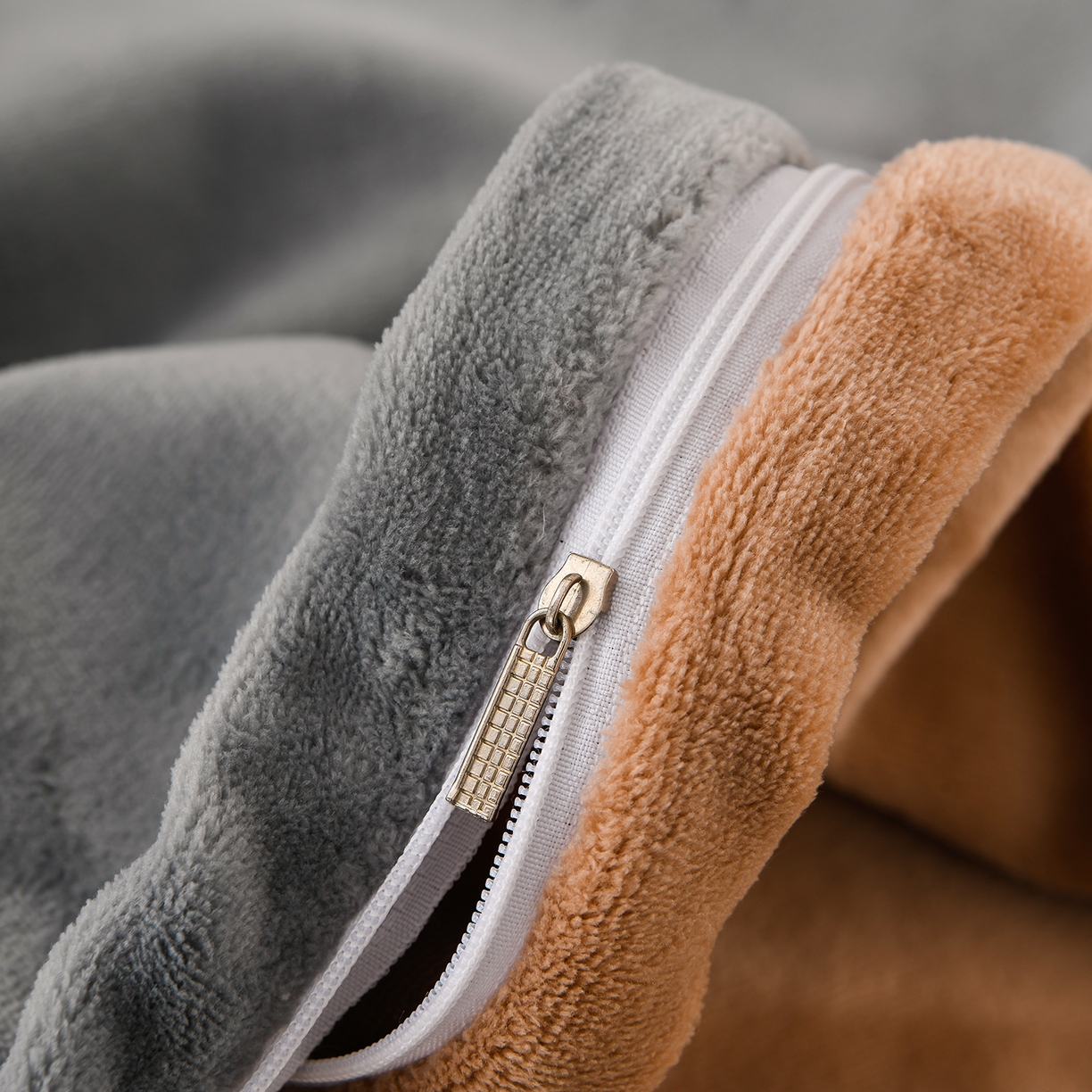 91家纺网 家纺一手货源 找家纺 锦逸家居 2025新款亲肤舒适牛奶绒羽丝棉冬被被子被芯 烟灰+卡其