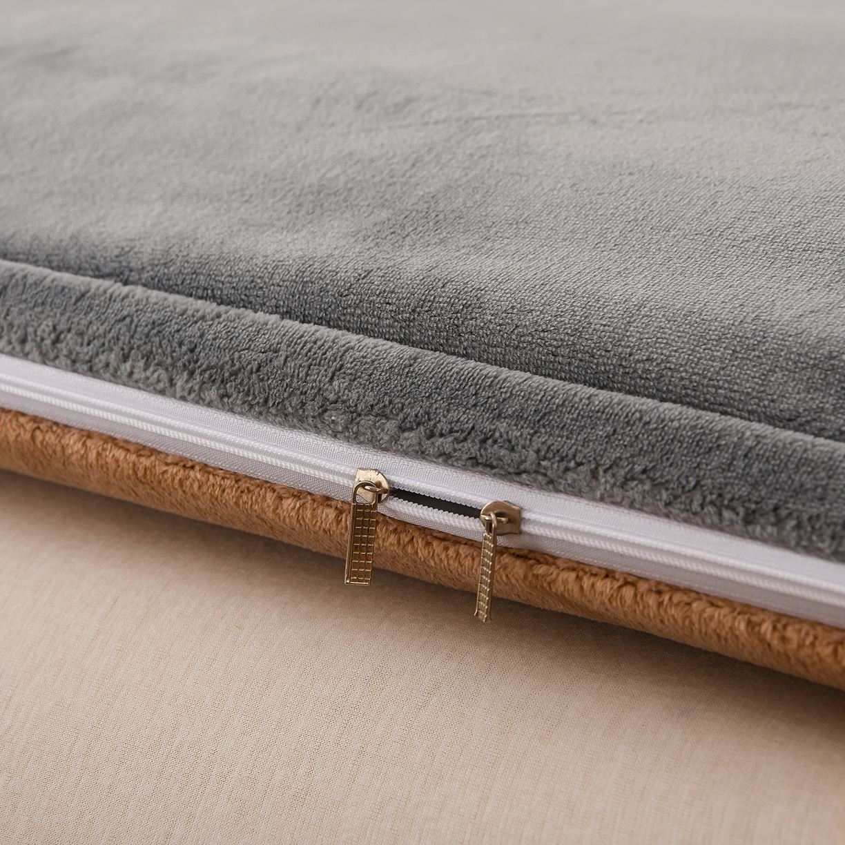 91家纺网 家纺一手货源 找家纺 锦逸家居 2025新款亲肤舒适牛奶绒羽丝棉冬被被子被芯 烟灰+卡其