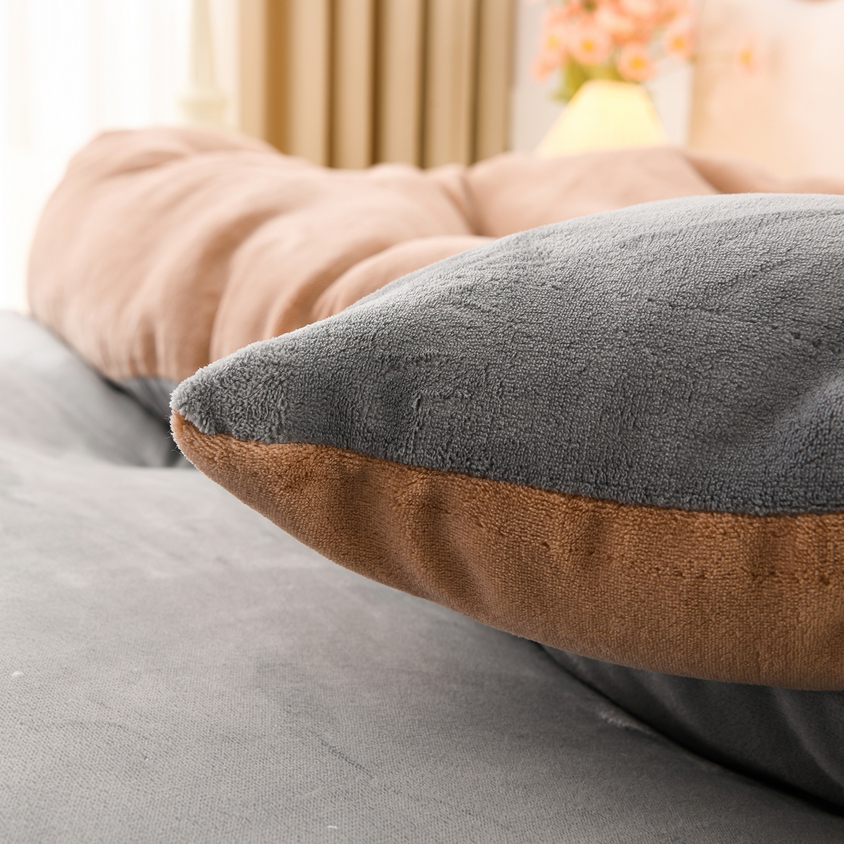 91家纺网 家纺一手货源 找家纺 锦逸家居 2025新款亲肤舒适牛奶绒羽丝棉冬被被子被芯 烟灰+卡其