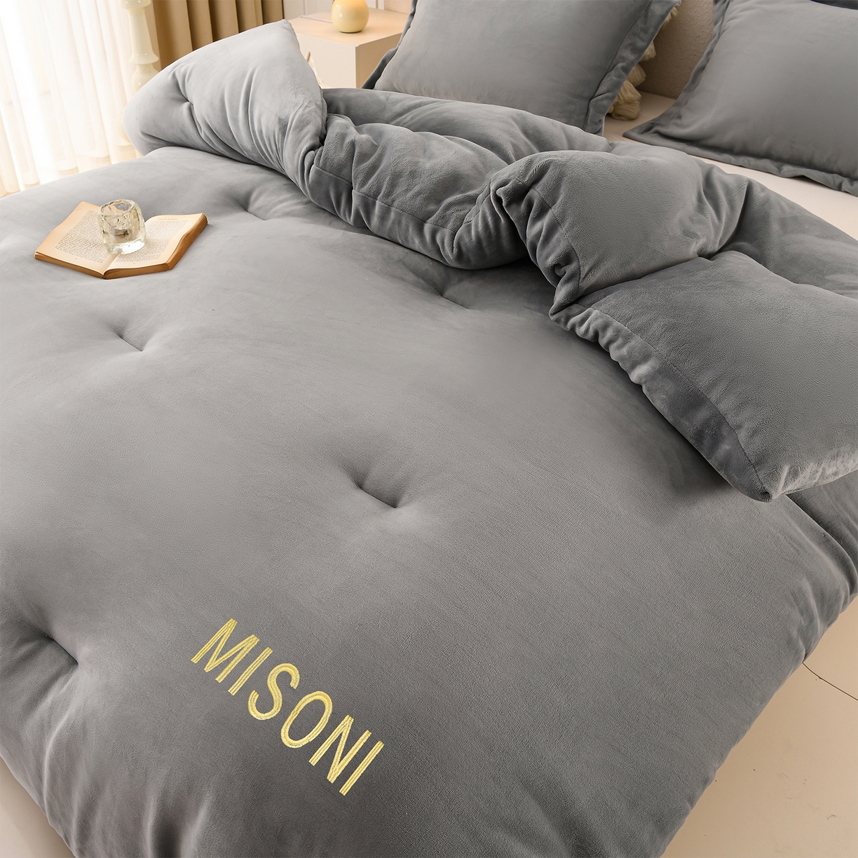 91家纺网 家纺一手货源 找家纺 锦逸家居 2025新款亲肤舒适牛奶绒羽丝棉冬被被子被芯 烟灰