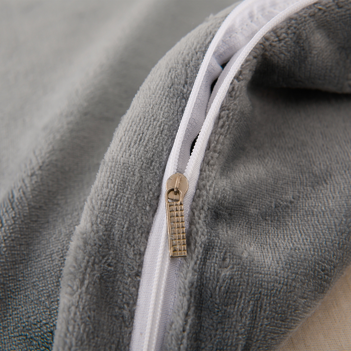 91家纺网 家纺一手货源 找家纺 锦逸家居 2025新款亲肤舒适牛奶绒羽丝棉冬被被子被芯 烟灰