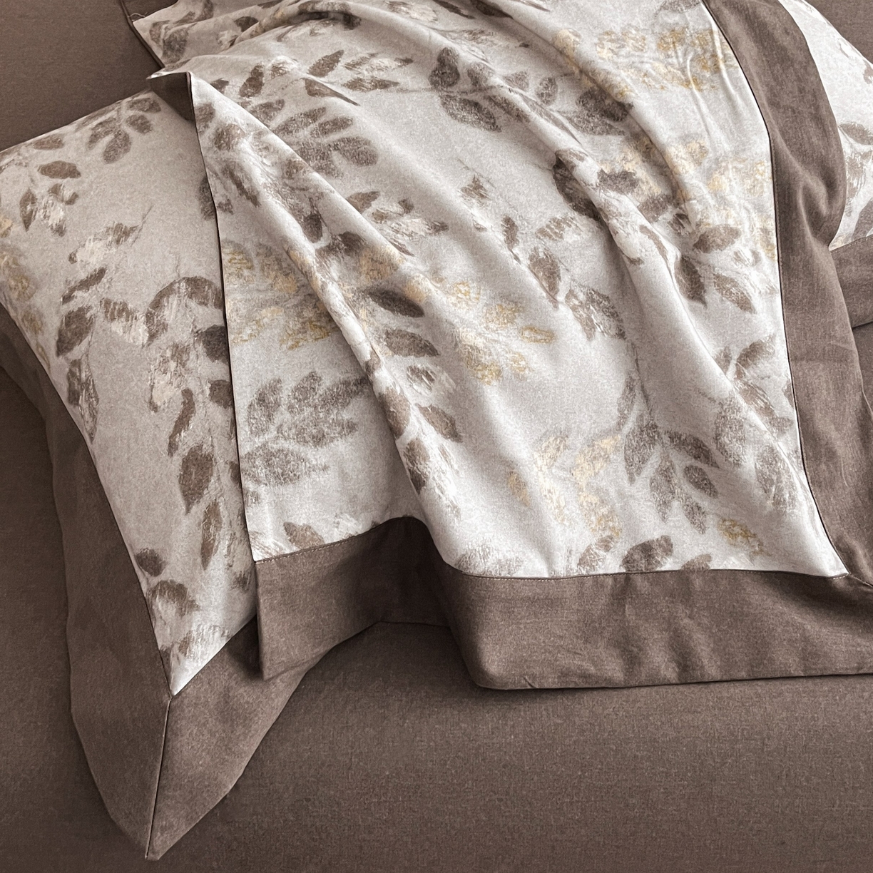 91家纺网 家纺一手货源 找家纺 慕晨 2025新款全棉纯棉磨毛轻奢数码印花直播热款四件套 折枝春山