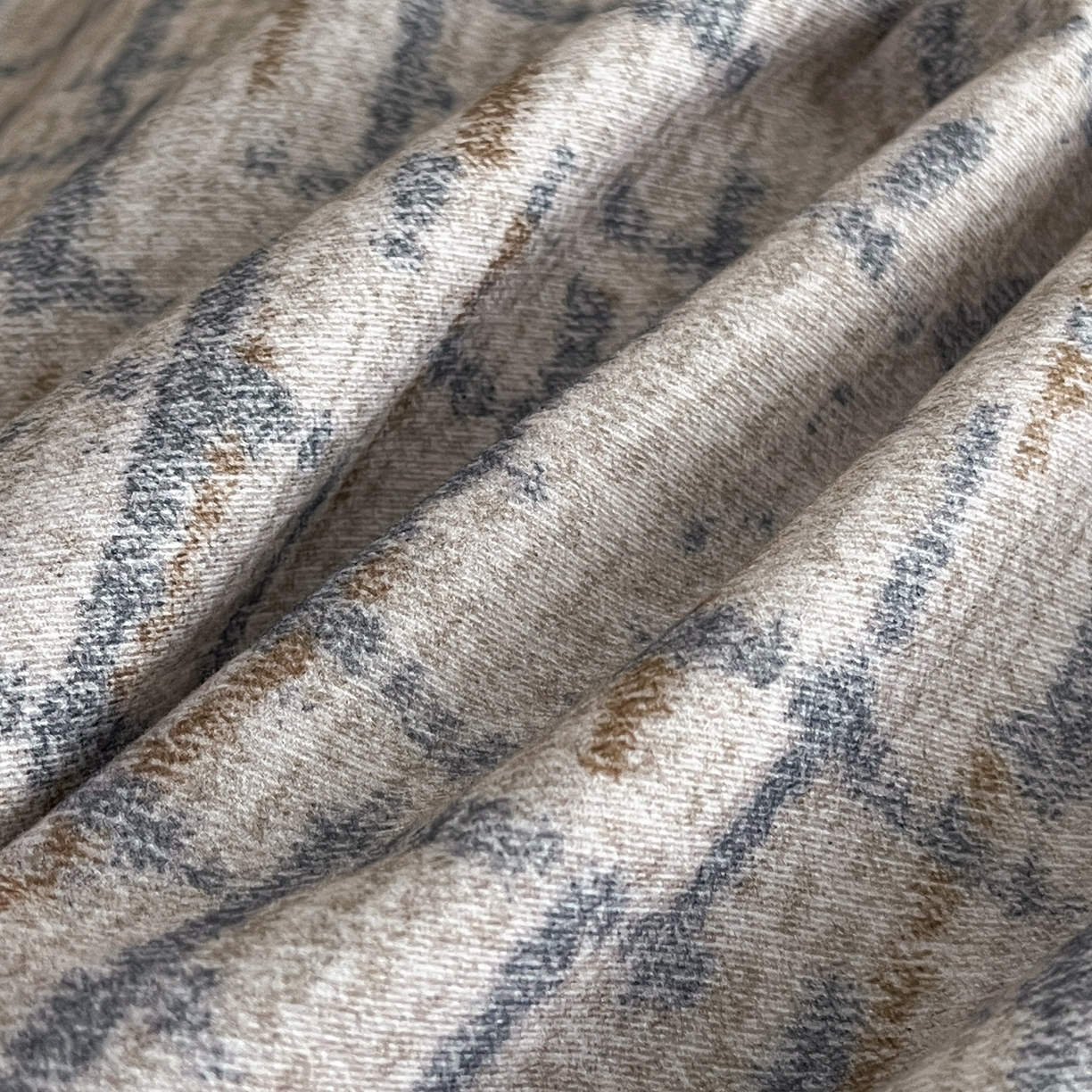 91家纺网 家纺一手货源 找家纺 慕晨 2025新款全棉纯棉磨毛轻奢数码印花直播热款四件套 追影