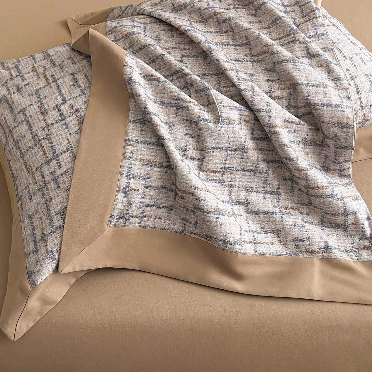 91家纺网 家纺一手货源 找家纺 慕晨 2025新款全棉纯棉磨毛轻奢数码印花直播热款四件套 追影