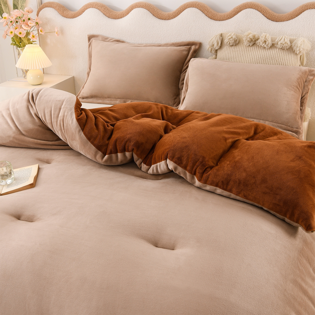 91家纺网 家纺一手货源 找家纺 锦逸家居 2025新款亲肤舒适牛奶绒羽丝棉冬被被子被芯 米驼+深棕