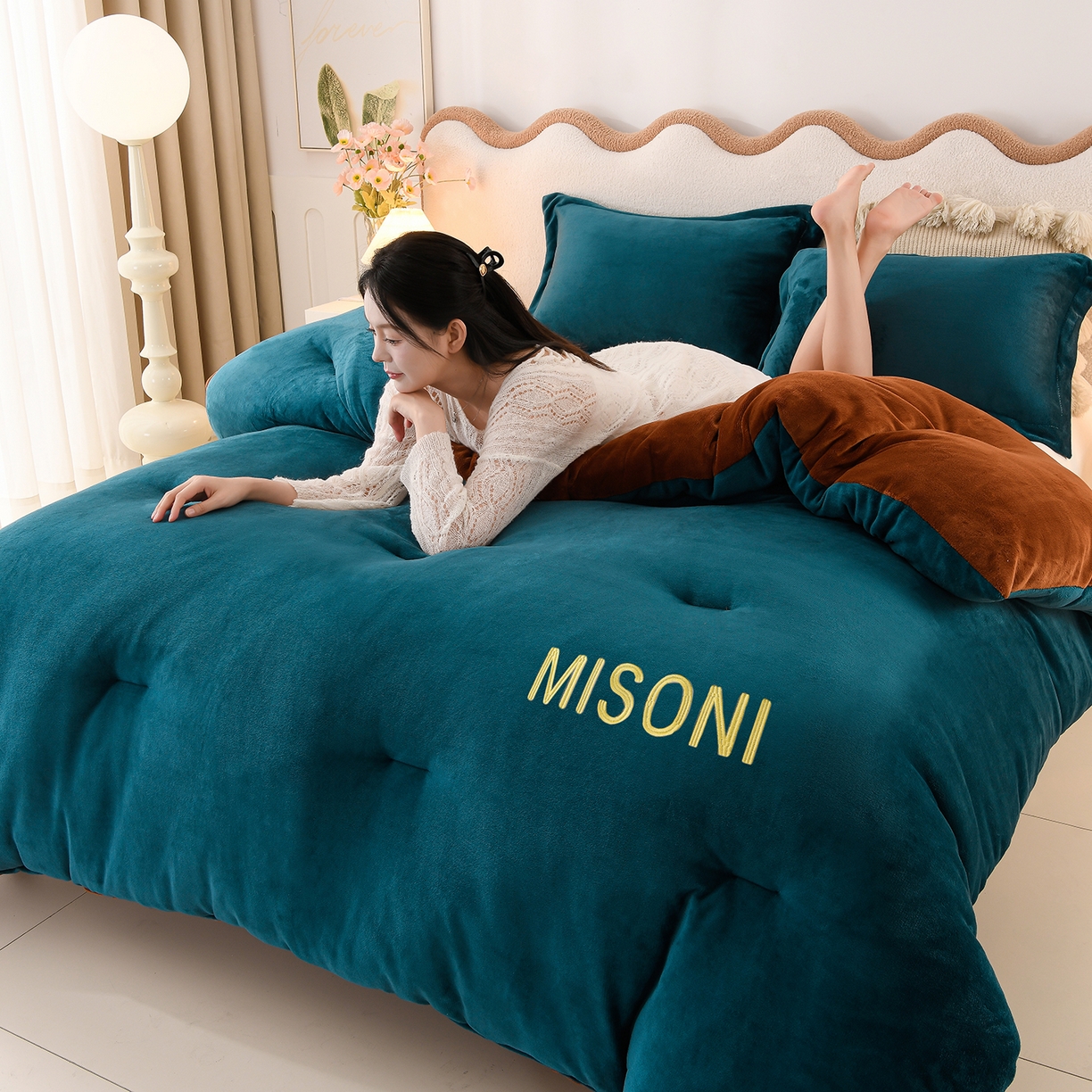 91家纺网 家纺一手货源 找家纺 锦逸家居 2025新款亲肤舒适牛奶绒羽丝棉冬被被子被芯 墨绿+深棕