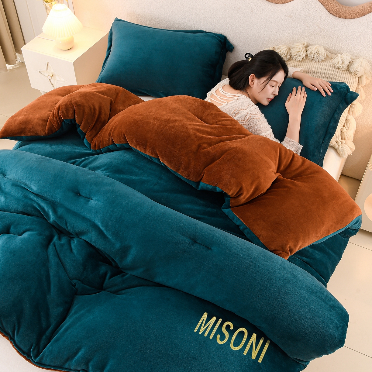 91家纺网 家纺一手货源 找家纺 锦逸家居 2025新款亲肤舒适牛奶绒羽丝棉冬被被子被芯 墨绿+深棕