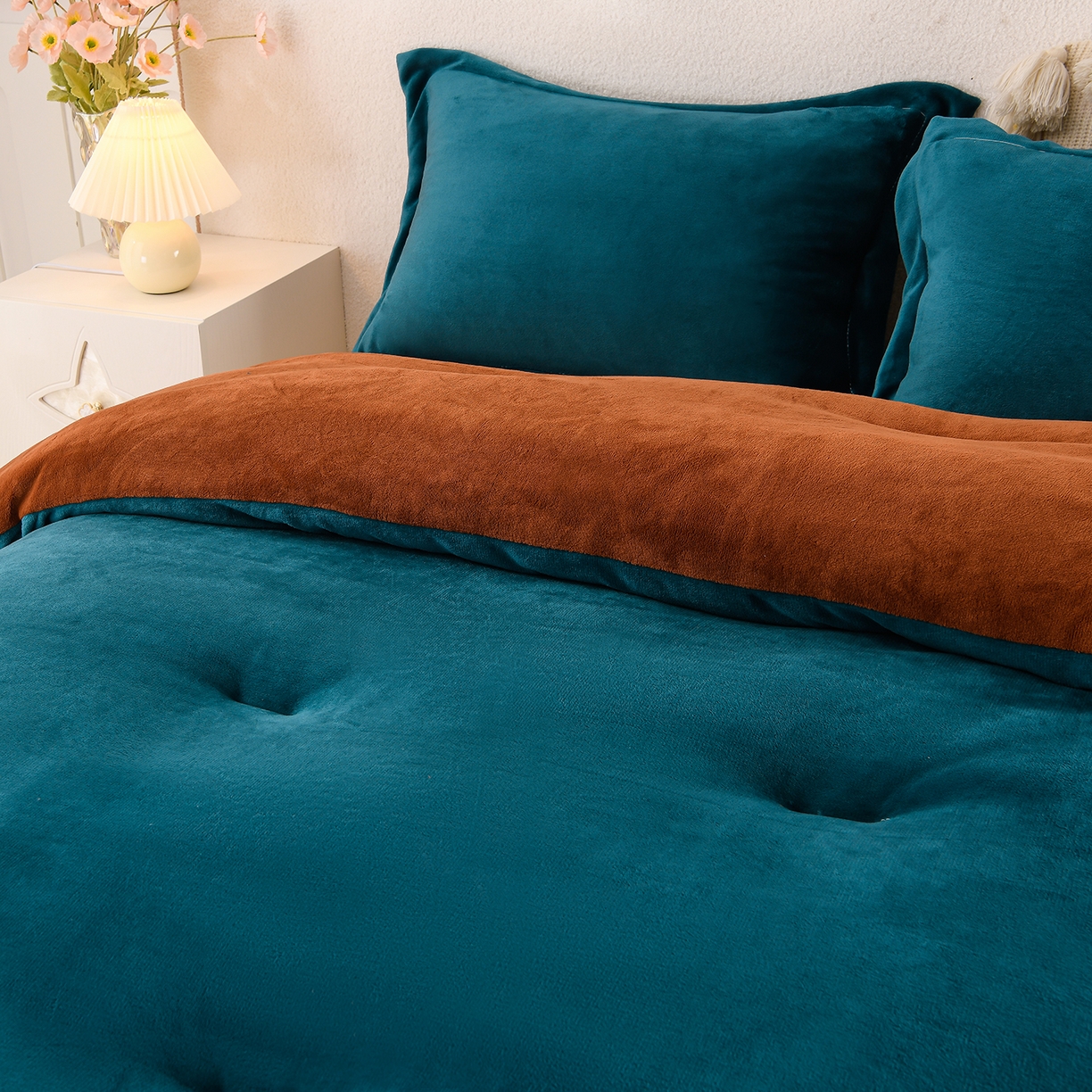 91家纺网 家纺一手货源 找家纺 锦逸家居 2025新款亲肤舒适牛奶绒羽丝棉冬被被子被芯 墨绿+深棕