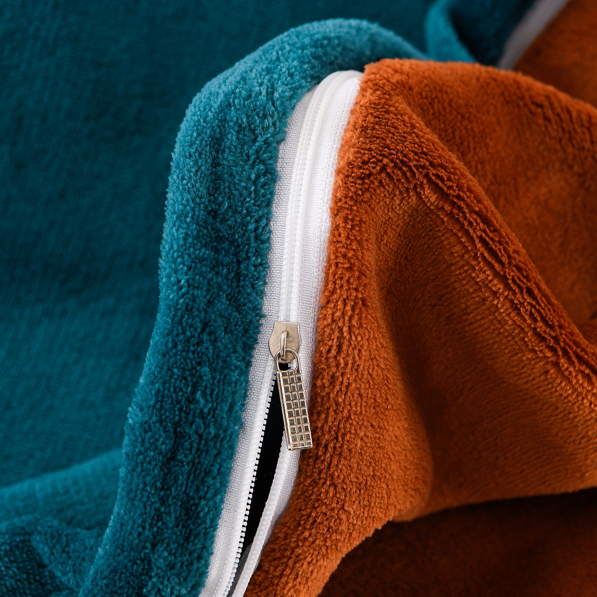 91家纺网 家纺一手货源 找家纺 锦逸家居 2025新款亲肤舒适牛奶绒羽丝棉冬被被子被芯 墨绿+深棕