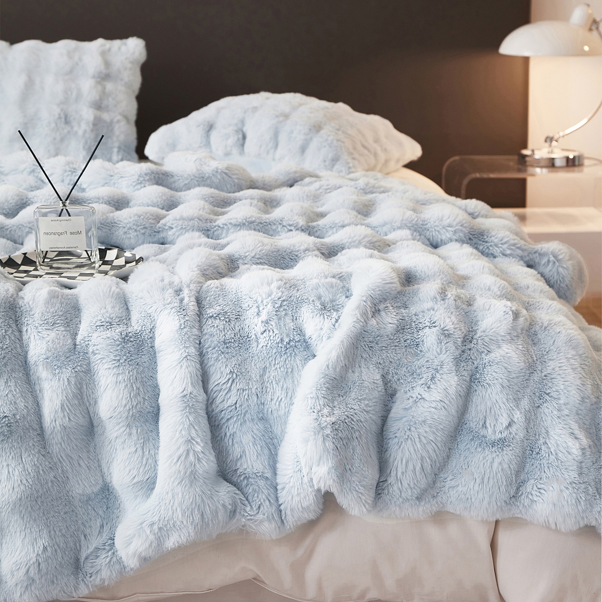 91家纺网 家纺一手货源 找家纺 （总）悦织湾家纺 2025新款轻奢纯色托斯卡纳兔毛绒大泡泡绒毛毯双面都是兔毛高密高克重可供跨境外贸出口