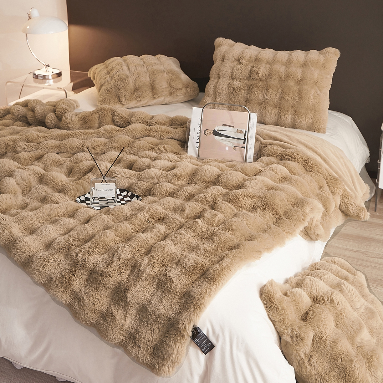 91家纺网 家纺一手货源 找家纺 悦织湾家纺 2025新款轻奢纯色托斯卡纳兔毛绒大泡泡绒毛毯双面都是兔毛高密高克重可供跨境外贸出口 托斯-高雅棕色
