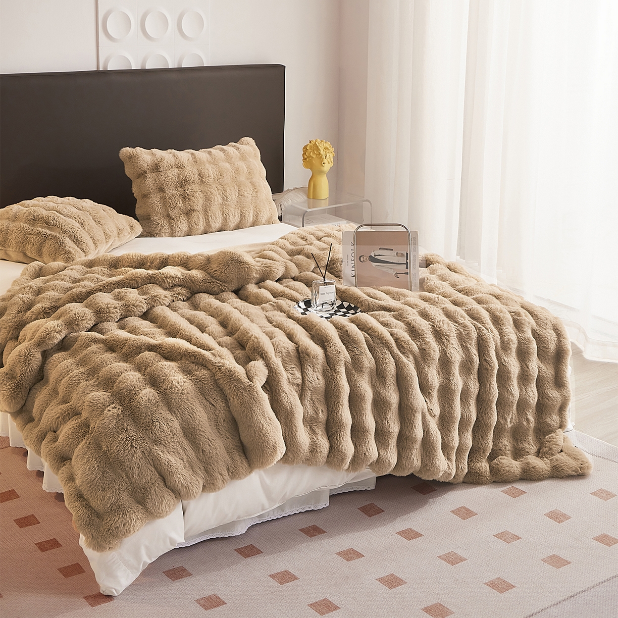 91家纺网 家纺一手货源 找家纺 悦织湾家纺 2025新款轻奢纯色托斯卡纳兔毛绒大泡泡绒毛毯双面都是兔毛高密高克重可供跨境外贸出口 托斯-高雅棕色