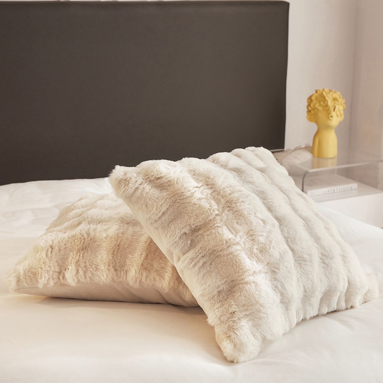 91家纺网 家纺一手货源 找家纺 悦织湾家纺 2025新款轻奢纯色托斯卡纳兔毛绒大泡泡绒毛毯双面都是兔毛高密高克重可供跨境外贸出口 托斯-奶油白