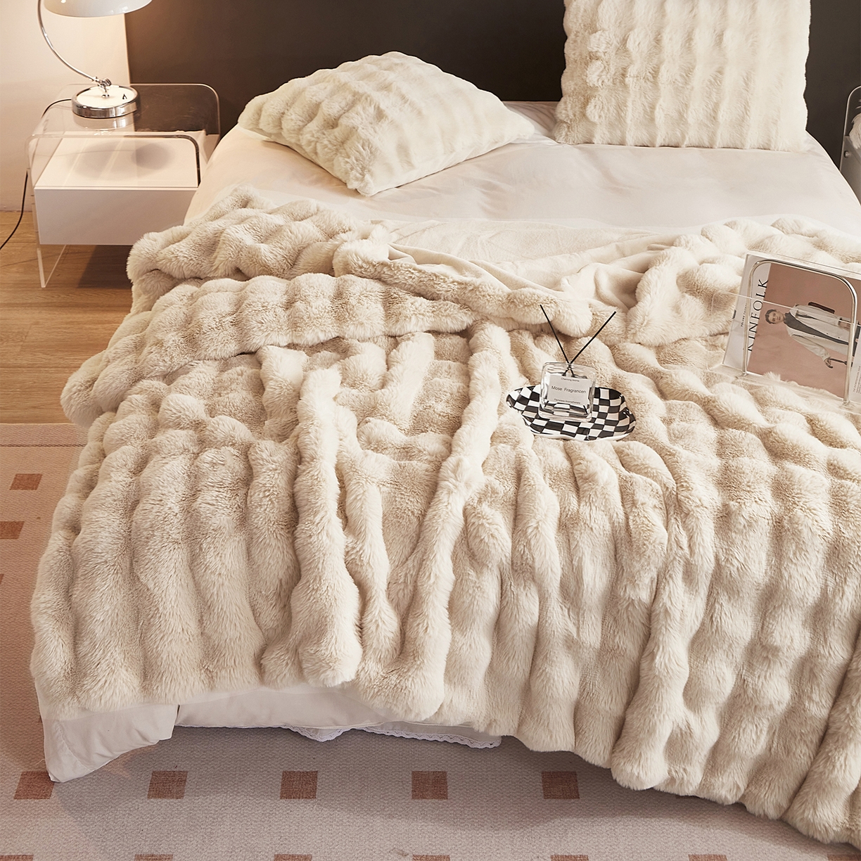 91家纺网 家纺一手货源 找家纺 悦织湾家纺 2025新款轻奢纯色托斯卡纳兔毛绒大泡泡绒毛毯双面都是兔毛高密高克重可供跨境外贸出口 托斯-奶油白