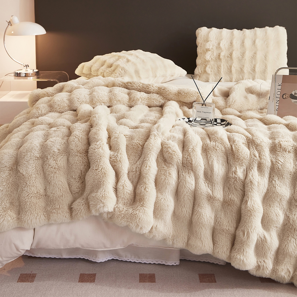 91家纺网 家纺一手货源 找家纺 悦织湾家纺 2025新款轻奢纯色托斯卡纳兔毛绒大泡泡绒毛毯双面都是兔毛高密高克重可供跨境外贸出口 托斯-奶油白