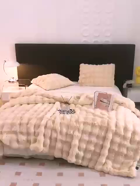 91家纺网 家纺一手货源 找家纺 悦织湾家纺 2025新款轻奢纯色托斯卡纳兔毛绒大泡泡绒毛毯双面都是兔毛高密高克重可供跨境外贸出口 托斯-奶油白