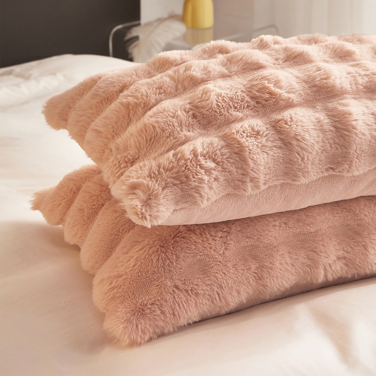 91家纺网 家纺一手货源 找家纺 悦织湾家纺 2025新款轻奢纯色托斯卡纳兔毛绒大泡泡绒毛毯双面都是兔毛高密高克重可供跨境外贸出口 托斯-清新玉粉