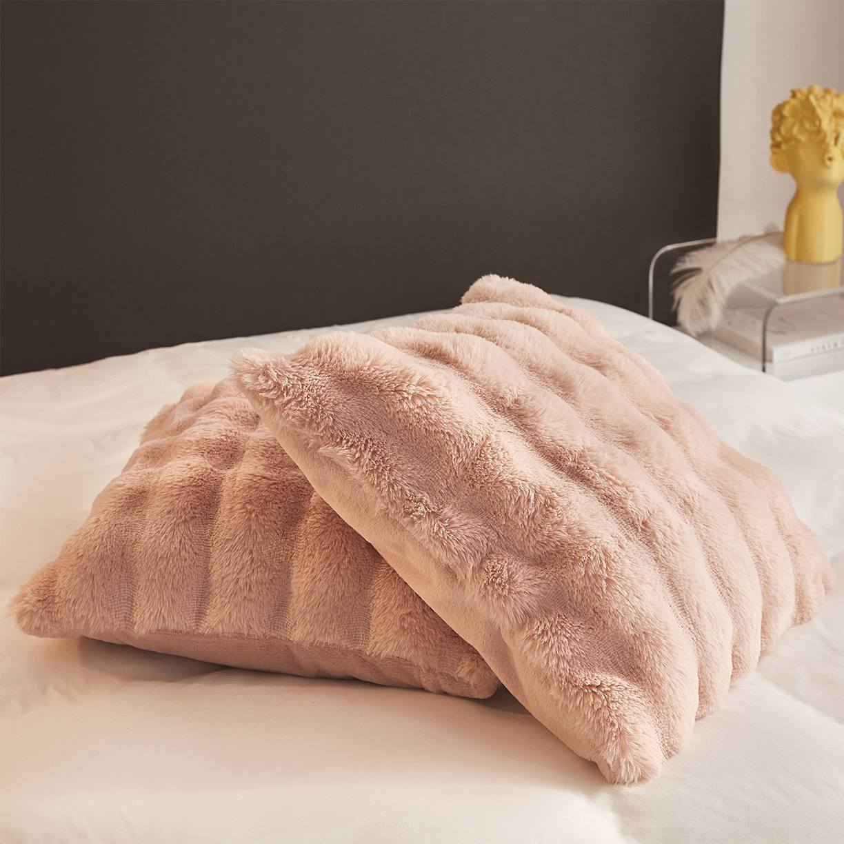 91家纺网 家纺一手货源 找家纺 悦织湾家纺 2025新款轻奢纯色托斯卡纳兔毛绒大泡泡绒毛毯双面都是兔毛高密高克重可供跨境外贸出口 托斯-清新玉粉