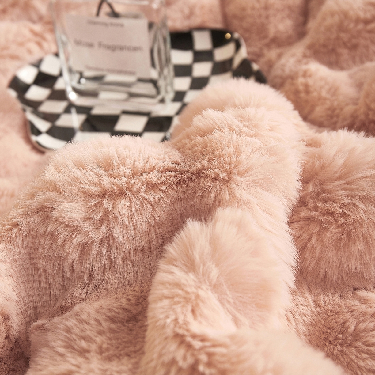 91家纺网 家纺一手货源 找家纺 悦织湾家纺 2025新款轻奢纯色托斯卡纳兔毛绒大泡泡绒毛毯双面都是兔毛高密高克重可供跨境外贸出口 托斯-清新玉粉