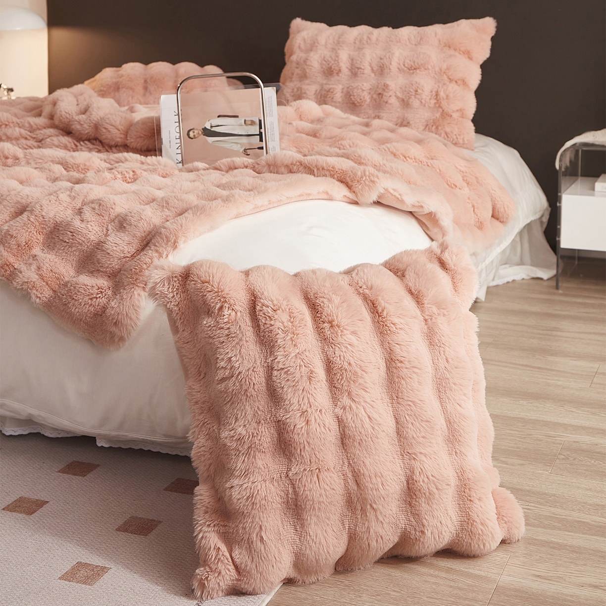 91家纺网 家纺一手货源 找家纺 悦织湾家纺 2025新款轻奢纯色托斯卡纳兔毛绒大泡泡绒毛毯双面都是兔毛高密高克重可供跨境外贸出口 托斯-清新玉粉