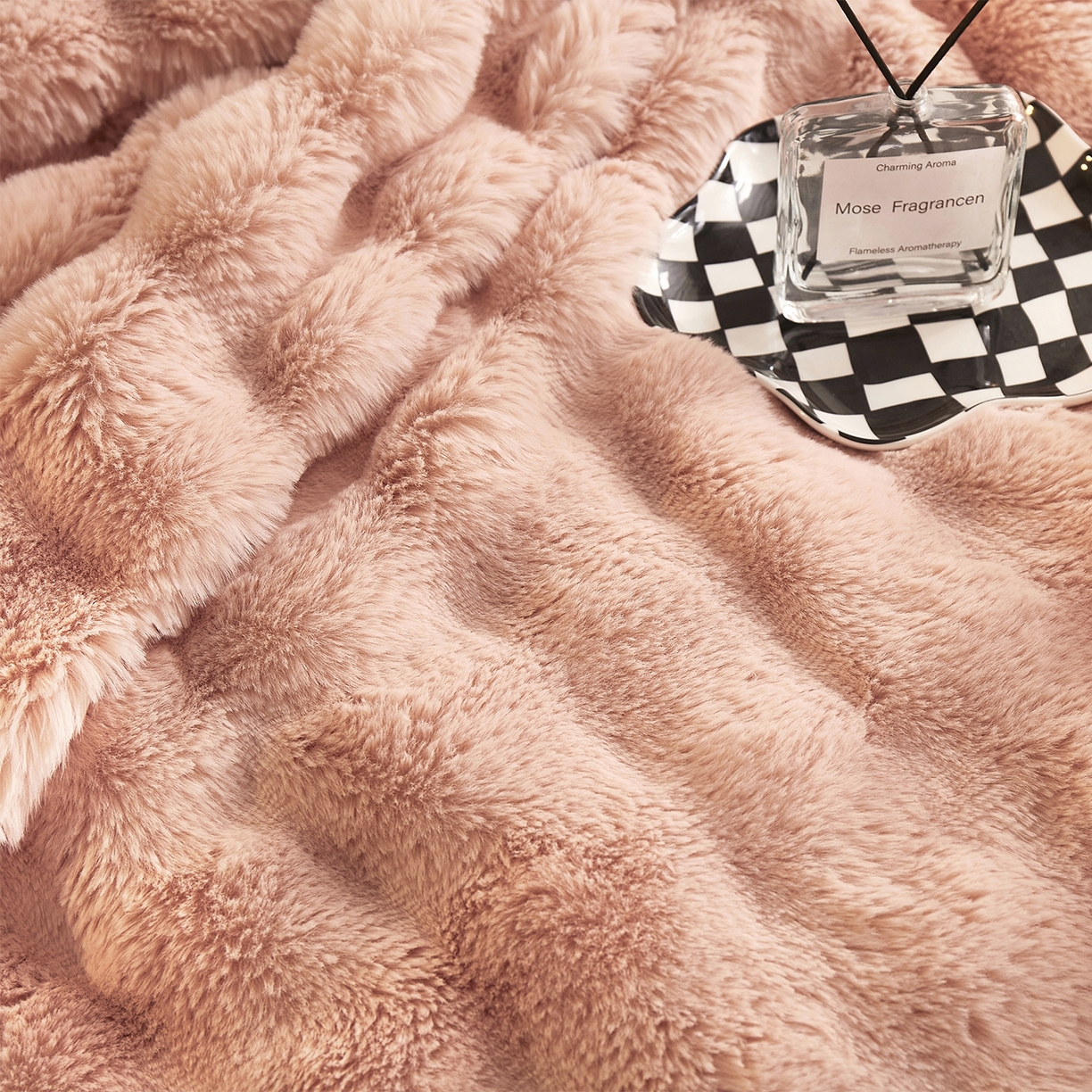 91家纺网 家纺一手货源 找家纺 悦织湾家纺 2025新款轻奢纯色托斯卡纳兔毛绒大泡泡绒毛毯双面都是兔毛高密高克重可供跨境外贸出口 托斯-清新玉粉