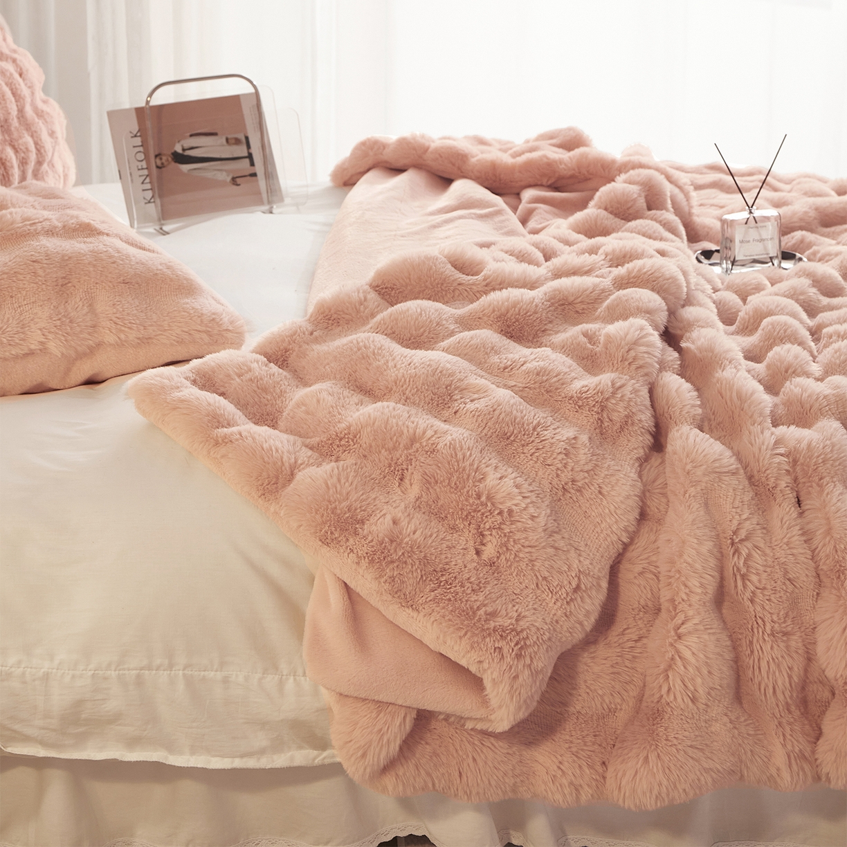 91家纺网 家纺一手货源 找家纺 悦织湾家纺 2025新款轻奢纯色托斯卡纳兔毛绒大泡泡绒毛毯双面都是兔毛高密高克重可供跨境外贸出口 托斯-清新玉粉