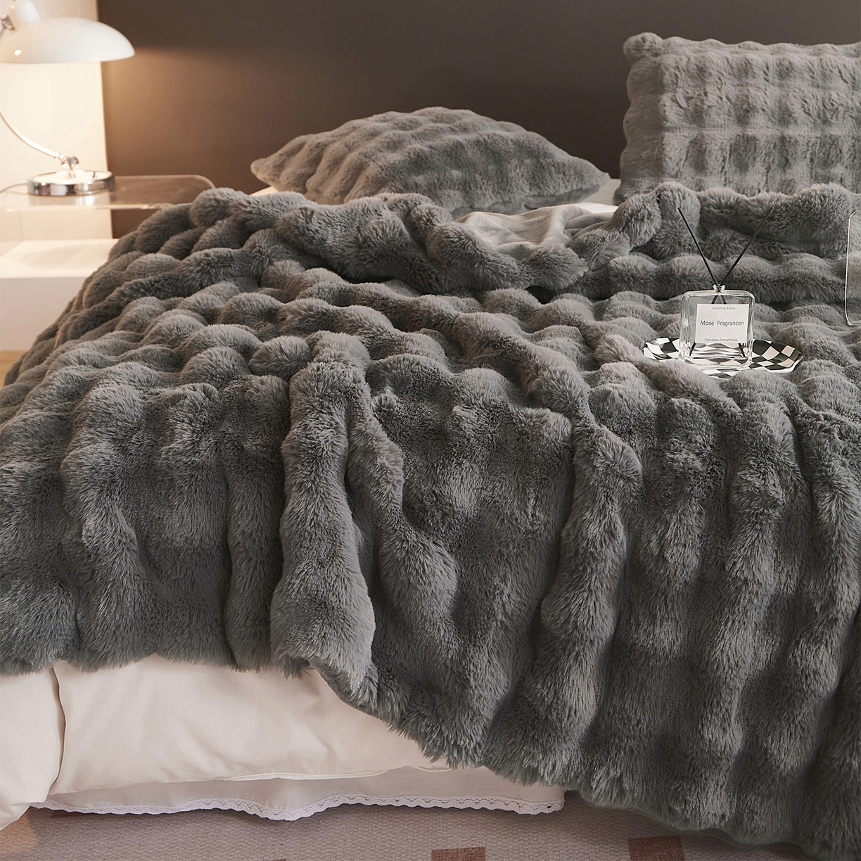 91家纺网 家纺一手货源 找家纺 悦织湾家纺 2025新款轻奢纯色托斯卡纳兔毛绒大泡泡绒毛毯双面都是兔毛高密高克重可供跨境外贸出口 托斯-韵味灰