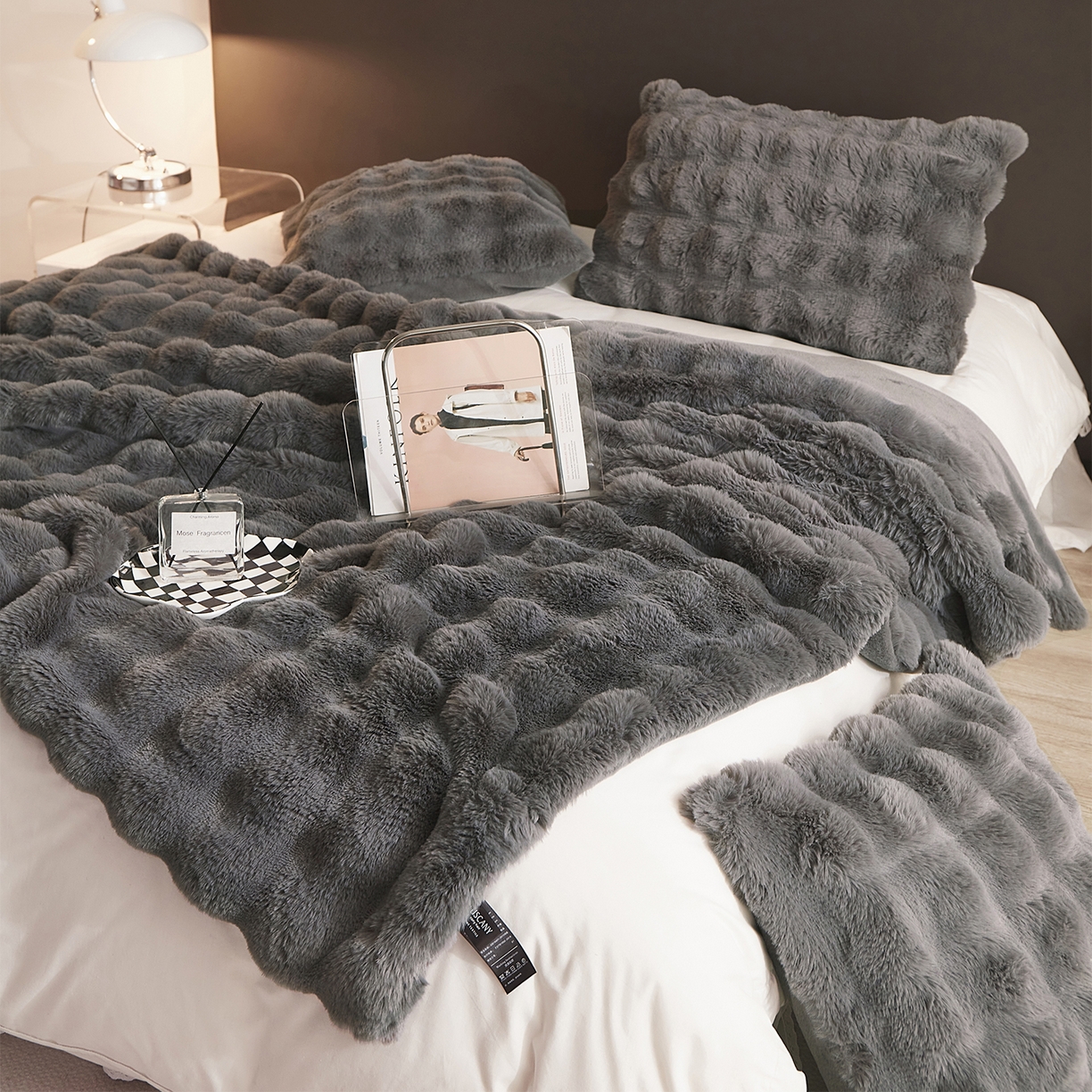 91家纺网 家纺一手货源 找家纺 悦织湾家纺 2025新款轻奢纯色托斯卡纳兔毛绒大泡泡绒毛毯双面都是兔毛高密高克重可供跨境外贸出口 托斯-韵味灰