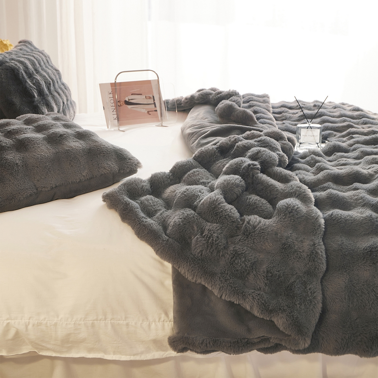 91家纺网 家纺一手货源 找家纺 悦织湾家纺 2025新款轻奢纯色托斯卡纳兔毛绒大泡泡绒毛毯双面都是兔毛高密高克重可供跨境外贸出口 托斯-韵味灰