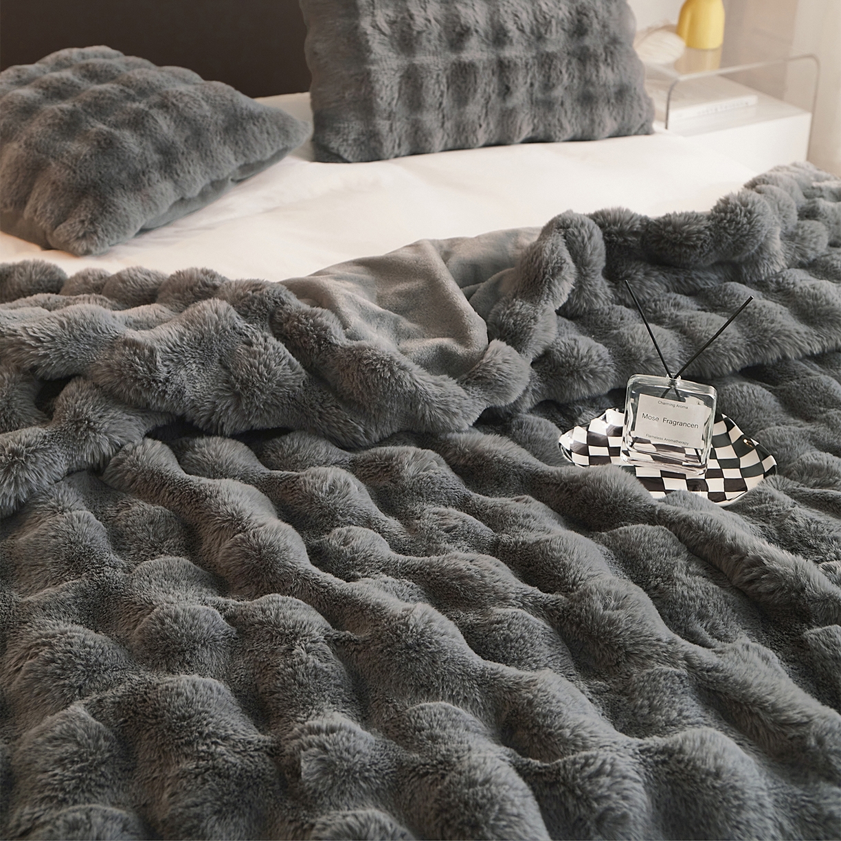 91家纺网 家纺一手货源 找家纺 悦织湾家纺 2025新款轻奢纯色托斯卡纳兔毛绒大泡泡绒毛毯双面都是兔毛高密高克重可供跨境外贸出口 托斯-韵味灰