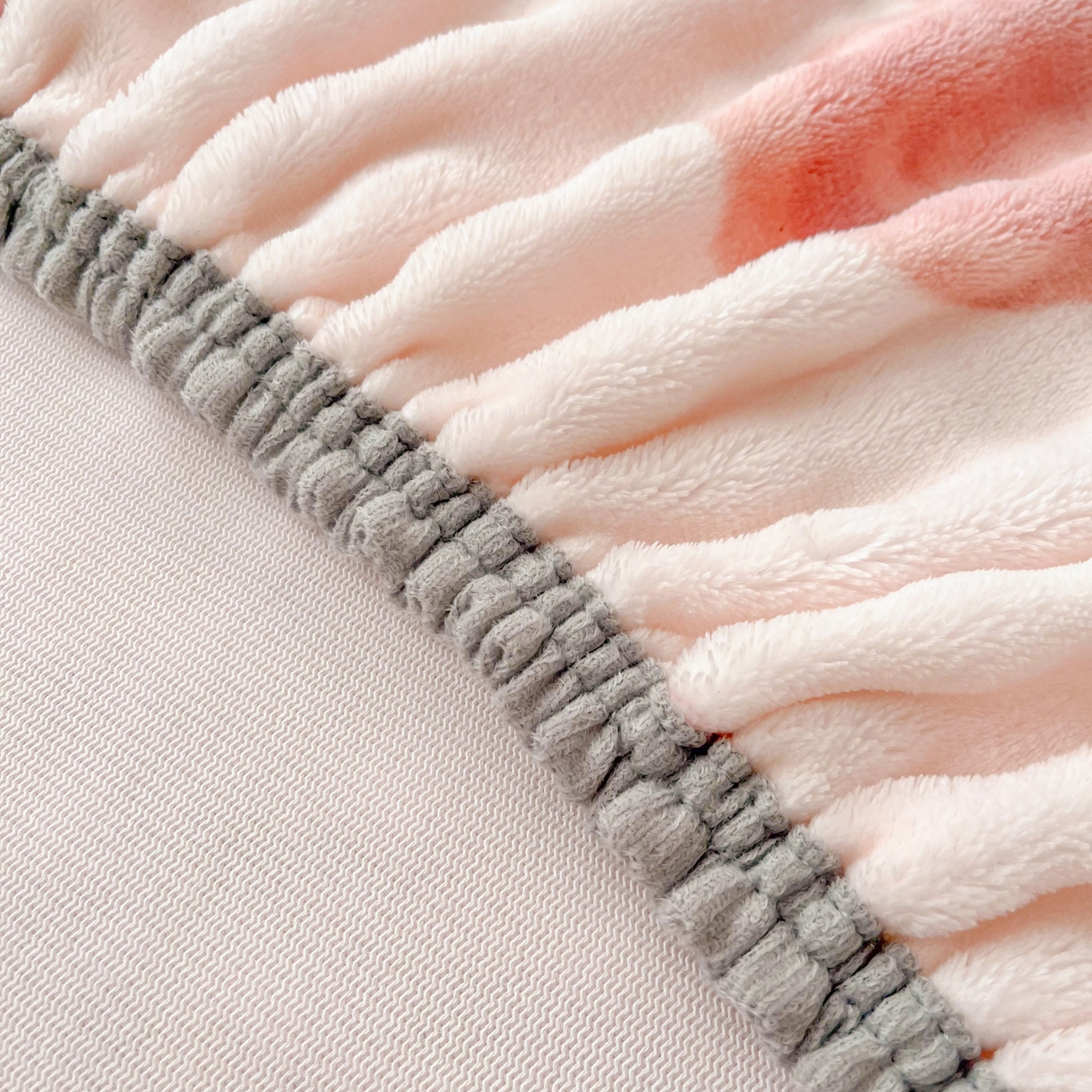 91家纺网 家纺一手货源 找家纺 慕梵家居 2025新款泡泡绒床笠泡泡兔绒床罩外贸可以定做尺寸单品床笠单件床笠 爱心物语