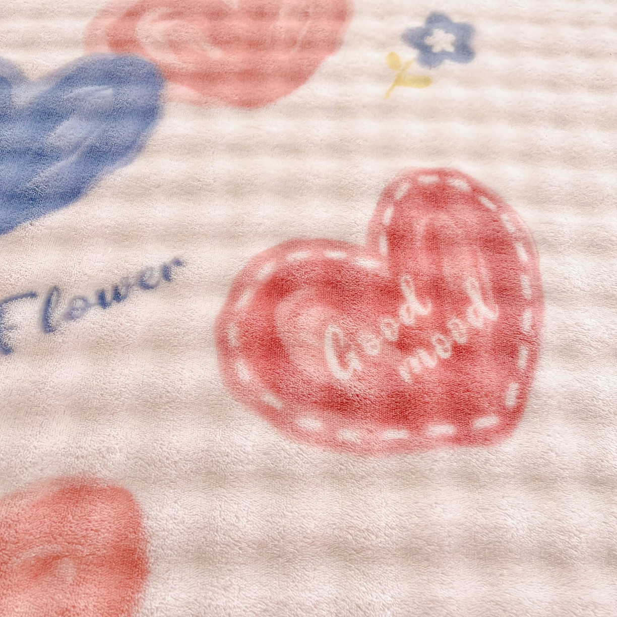 91家纺网 家纺一手货源 找家纺 慕梵家居 2025新款泡泡绒床笠泡泡兔绒床罩外贸可以定做尺寸单品床笠单件床笠 爱心物语