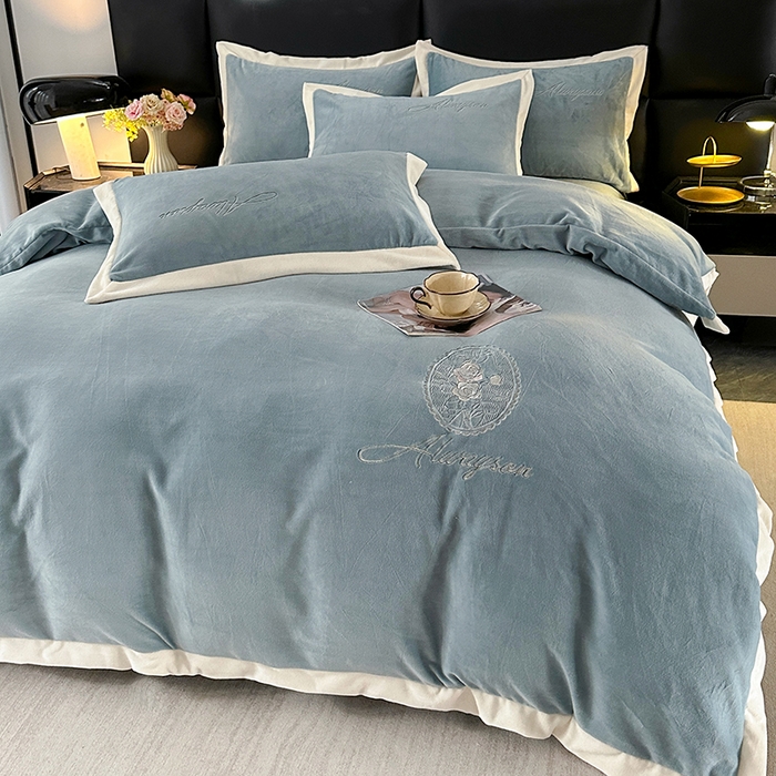 91家纺网 家纺一手货源 找家纺 （总）梓之赫 2025新款全消光雕花绒牛奶绒刺绣四件套-香颂