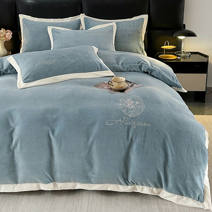 91家纺网 家纺一手货源 找家纺 （总）梓之赫 2025新款全消光雕花绒牛奶绒刺绣四件套-香颂