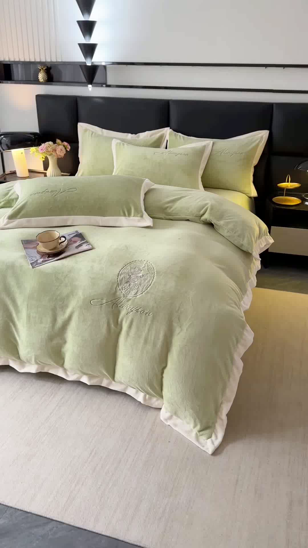 91家纺网 家纺一手货源 找家纺 梓之赫 2025新款全消光雕花绒牛奶绒刺绣四件套-香颂 香颂-豆沙