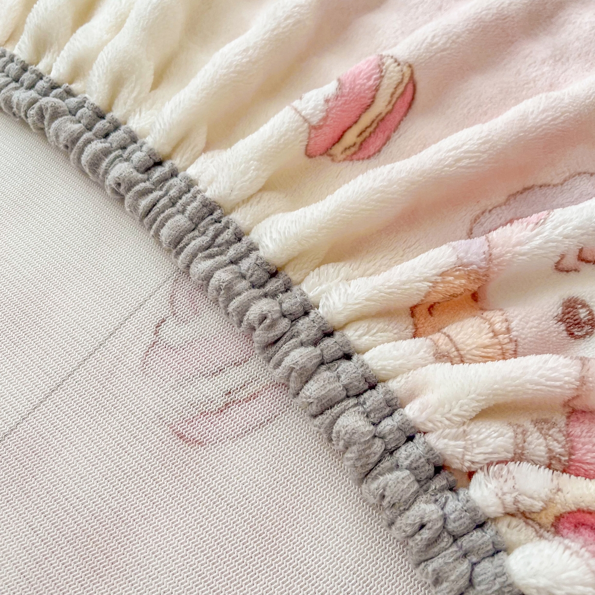 91家纺网 家纺一手货源 找家纺 慕梵家居 2025新款泡泡绒床笠泡泡兔绒床罩外贸可以定做尺寸单品床笠单件床笠 开心喵喵