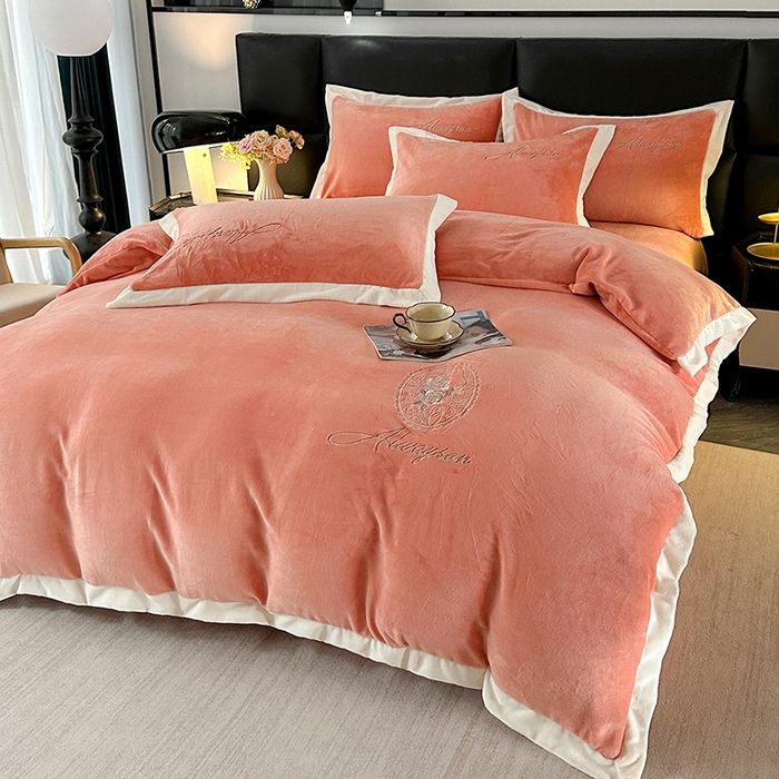 91家纺网 家纺一手货源 找家纺 梓之赫 2025新款全消光雕花绒牛奶绒刺绣四件套-香颂 香颂-橘色