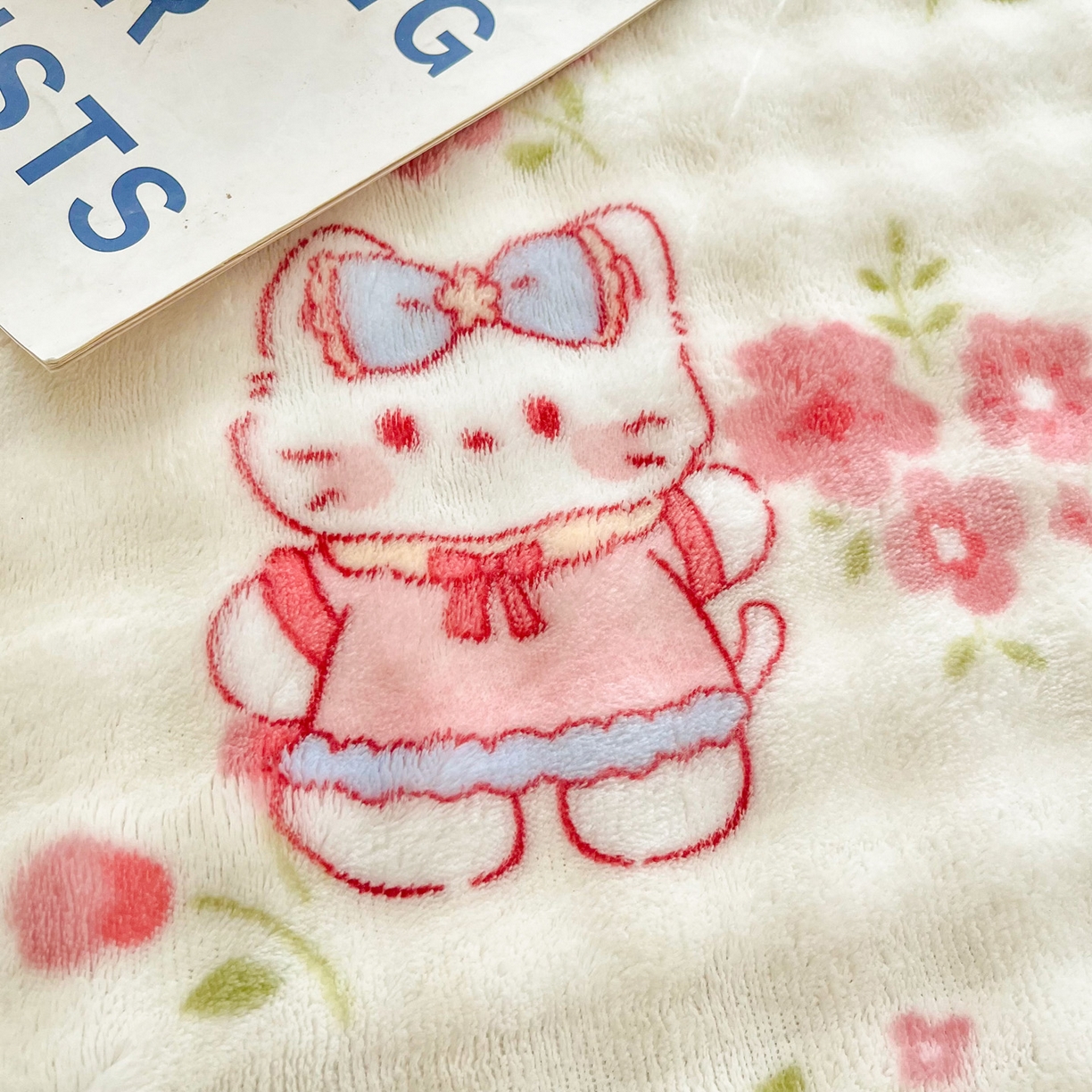 91家纺网 家纺一手货源 找家纺 慕梵家居 2025新款泡泡绒床笠泡泡兔绒床罩外贸可以定做尺寸单品床笠单件床笠 凯特猫