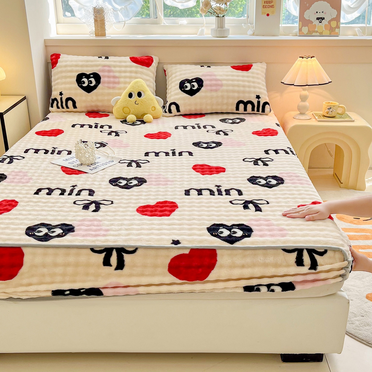 91家纺网 家纺一手货源 找家纺 慕梵家居 2025新款泡泡绒床笠泡泡兔绒床罩外贸可以定做尺寸单品床笠单件床笠 迷你爱心