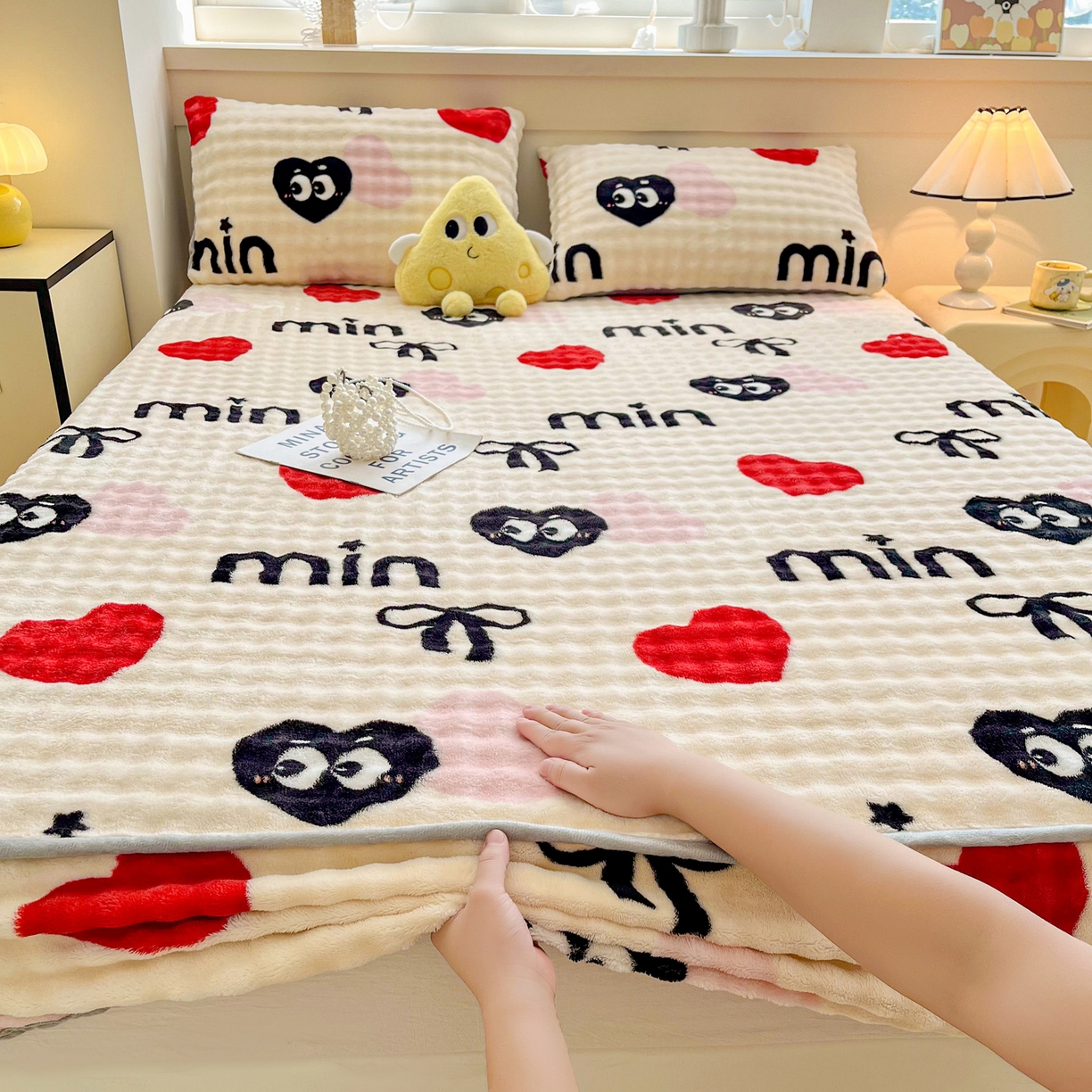 91家纺网 家纺一手货源 找家纺 慕梵家居 2025新款泡泡绒床笠泡泡兔绒床罩外贸可以定做尺寸单品床笠单件床笠 迷你爱心