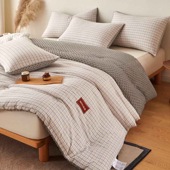 91家纺网 家纺一手货源 找家纺 （总）玛德琳 2025新款美拉德条格抗菌豆豆绒抗菌被被子被芯