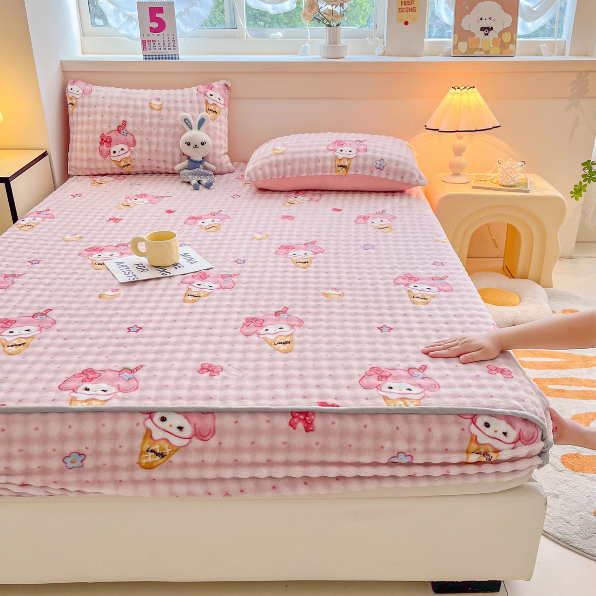 91家纺网 家纺一手货源 找家纺 慕梵家居 2025新款泡泡绒床笠泡泡兔绒床罩外贸可以定做尺寸单品床笠单件床笠 甜筒女孩