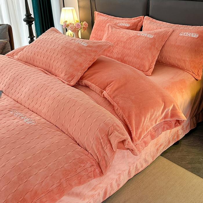 91家纺网 家纺一手货源 找家纺 梓之赫 2025新款全消光雕花绒牛奶绒刺绣四件套-甜梦 甜梦-橙色