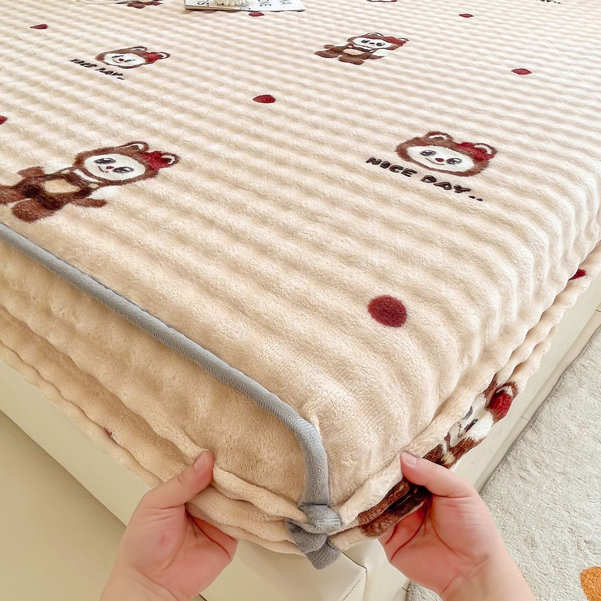 91家纺网 家纺一手货源 找家纺 慕梵家居 2025新款泡泡绒床笠泡泡兔绒床罩外贸可以定做尺寸单品床笠单件床笠 小精灵