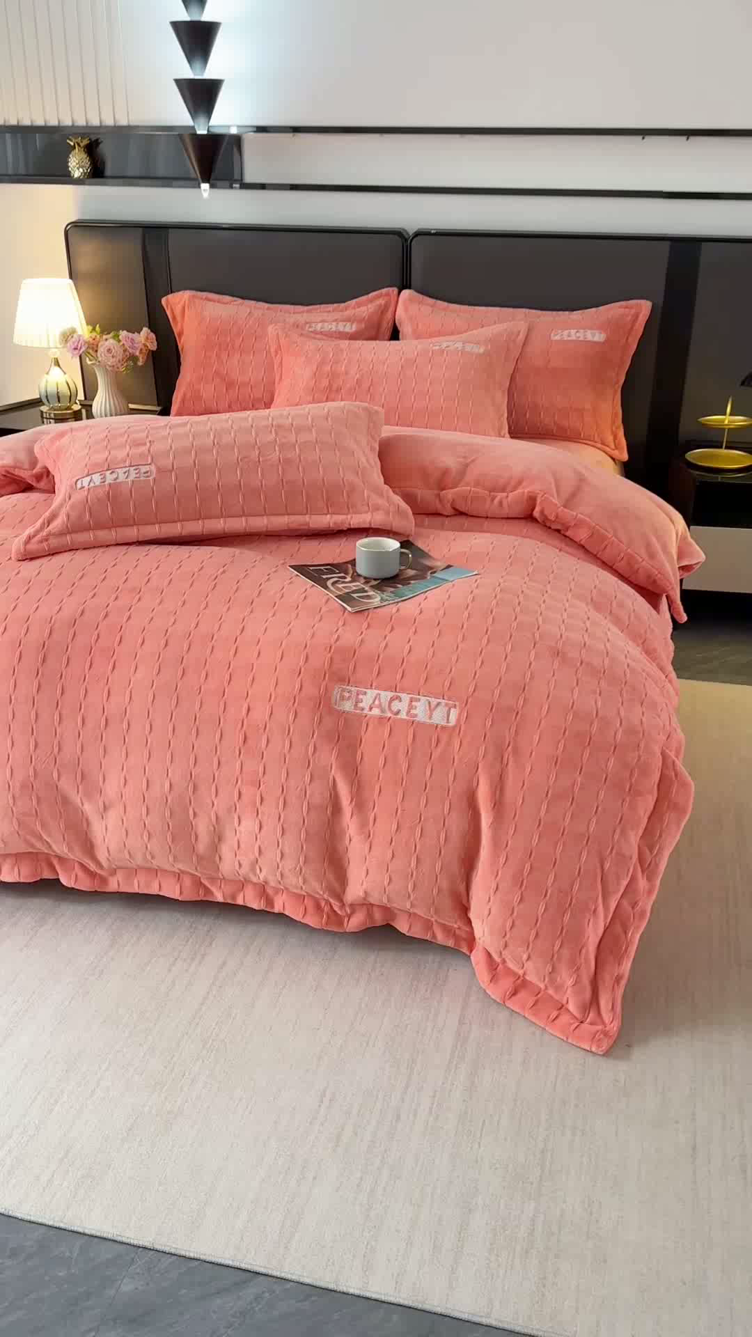 91家纺网 家纺一手货源 找家纺 梓之赫 2025新款全消光雕花绒牛奶绒刺绣四件套-甜梦 甜梦-橙色