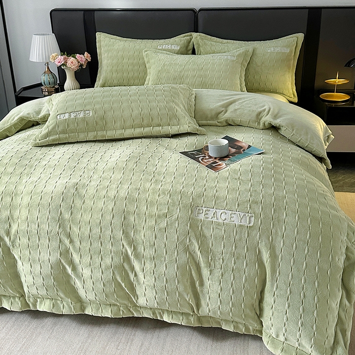 91家纺网 家纺一手货源 找家纺 梓之赫 2025新款全消光雕花绒牛奶绒刺绣四件套-甜梦 甜梦-豆绿