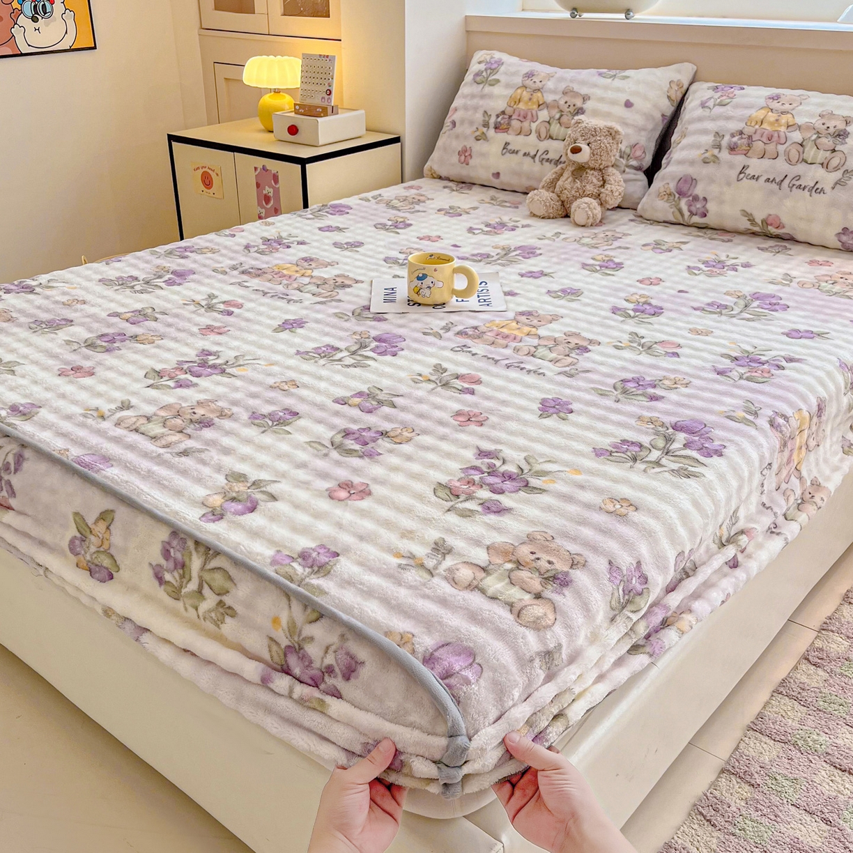 91家纺网 家纺一手货源 找家纺 慕梵家居 2025新款泡泡绒床笠泡泡兔绒床罩外贸可以定做尺寸单品床笠单件床笠 小熊乐园