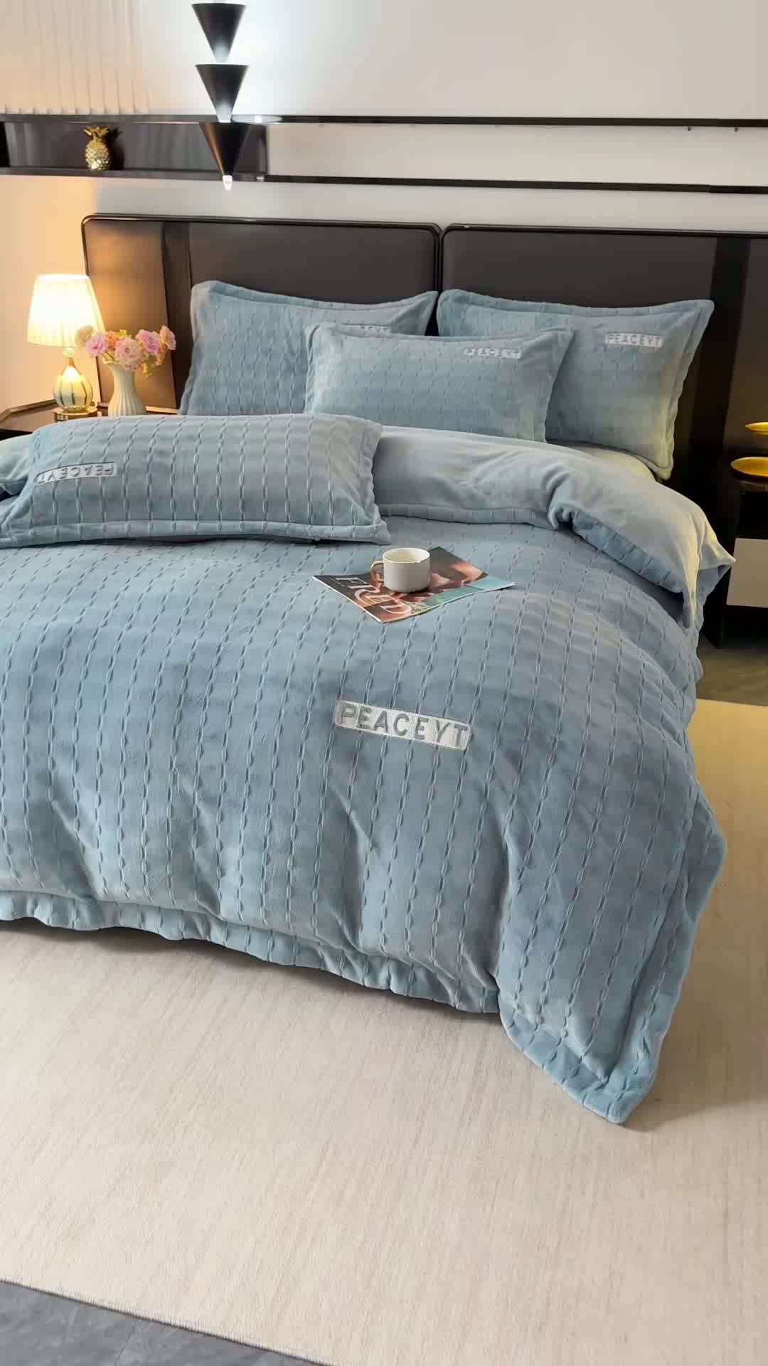 91家纺网 家纺一手货源 找家纺 梓之赫 2025新款全消光雕花绒牛奶绒刺绣四件套-甜梦 甜梦-蓝色