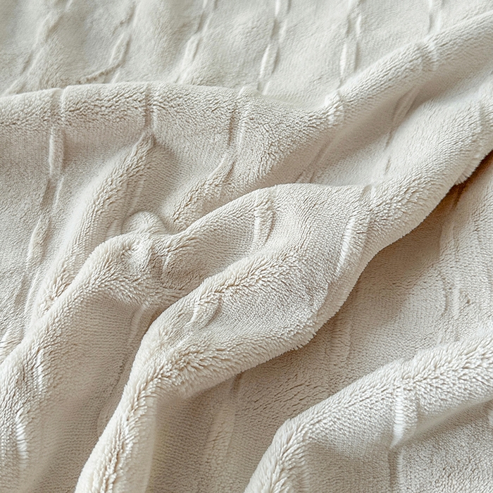 91家纺网 家纺一手货源 找家纺 梓之赫 2025新款全消光雕花绒牛奶绒刺绣四件套-甜梦 甜梦-奶白